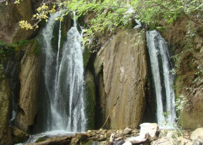 آبشار وارک در سفر به روستای سنگ تراشان