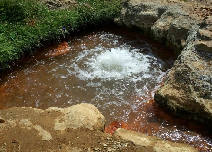 چشمه آب معدنی روستای سیرچ